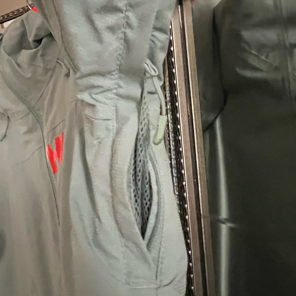 Helly Hansen Insulated Winter Jacket - image 2